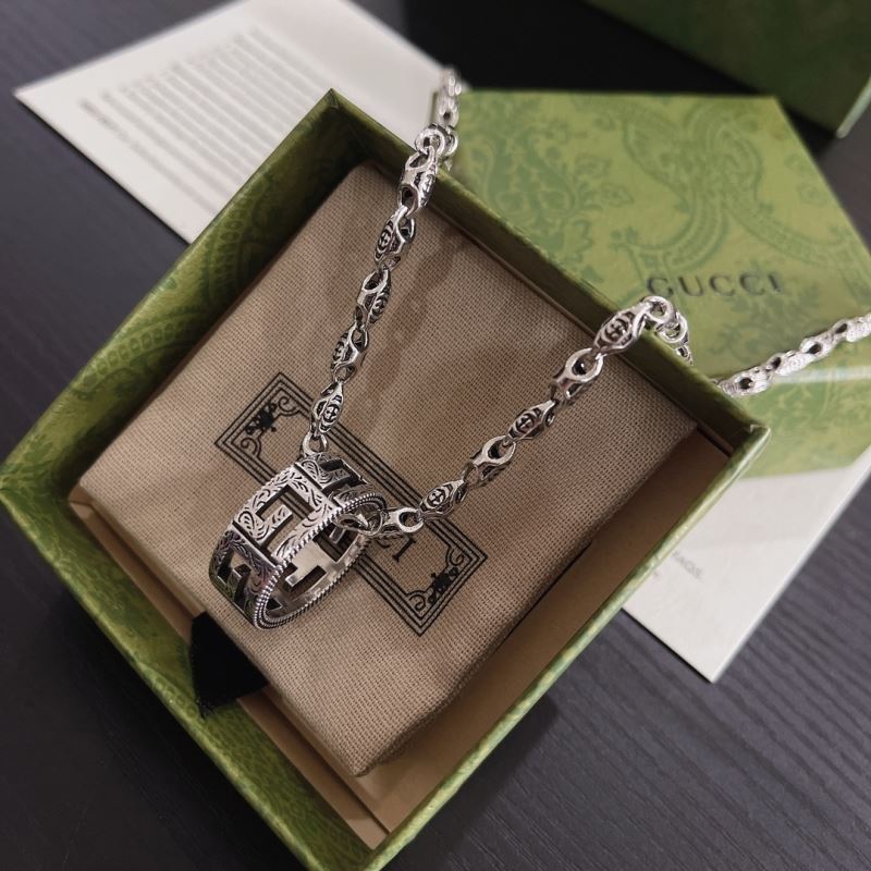 G*u*i necklaces